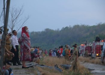 Hingga Malam, Wali Kota Semarang Kawal Langsung Proses Pemadaman Kebakaran TPA Jatibarang