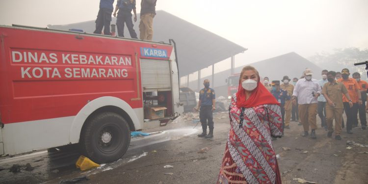 Atas Inisiasi Mbak Ita, Damkar Dapat Alat-alat Pemadam Kebakaran Baru