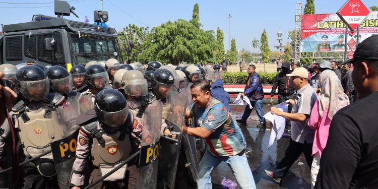 Tingkatkan Kesiapsiagaan, Polres Demak Gelar Simulasi Sispamkota Pemilu 2024