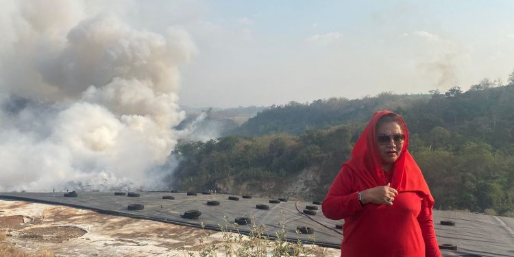 Wali Kota Semarang Kerahkan Seluruh Armada Pemadam Tangani Kebakaran TPA Jatibarang