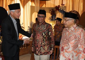 Moment Keakraban Ganjar dan Mahfud di Pernikahan Keluarga Kyai Said Aqil Siroj