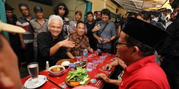 Maksi di Warung Terminal Rajabasa, Ganjar Dicurhati Komunitas Sopir di Lampung