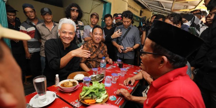 Maksi di Warung Terminal Rajabasa, Ganjar Dicurhati Komunitas Sopir di Lampung