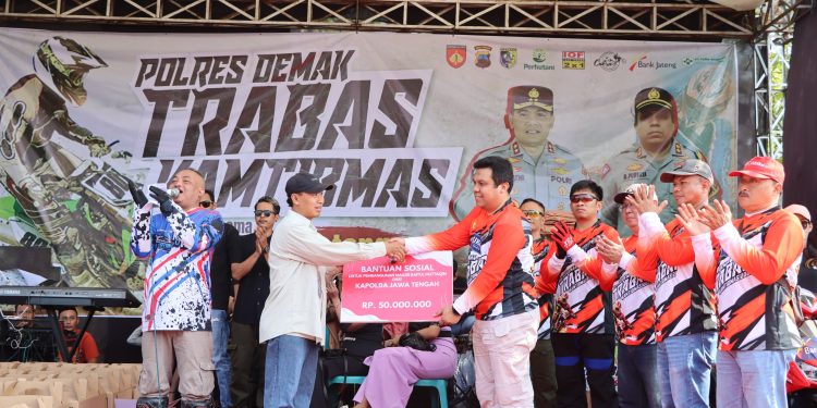 Jaga Situasi Kondusif Jelang Pemilu, Polres Demak Gelar Trabas Kamtibmas Sekaligus Baksos