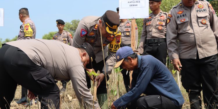 Gelar Tanam Pohon Bersama Kemenko PMK, Kapolres Demak : Jangan Sampai Kegiatan Ini Sebatas Seremonial