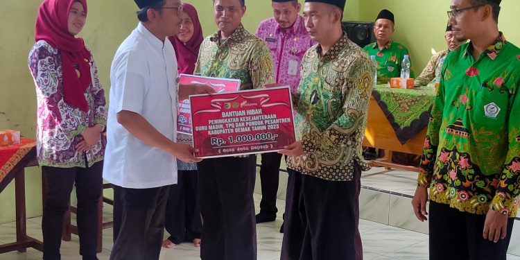 Pemkab Demak Gelontorkan 6 miliar Untuk guru madin dan TPQ