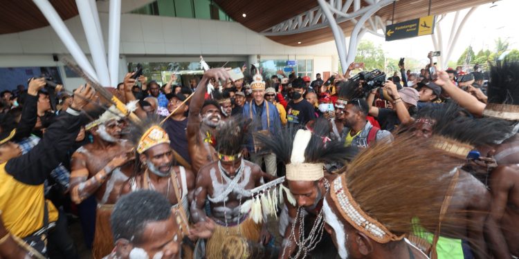 Hari Pertama Kampanye, Ganjar Disambut Meriah Warga Papua