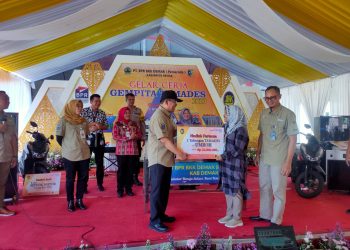 PT. BPR BKK Demak Bagi-bagi Hadiah dalam Gempita Tamades 2023