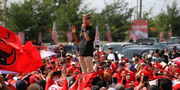 Ribuan Warga Lampung Rela Berpanas-panasan Demi Sambut Ganjar di Acara “Hajatan Rakyat”