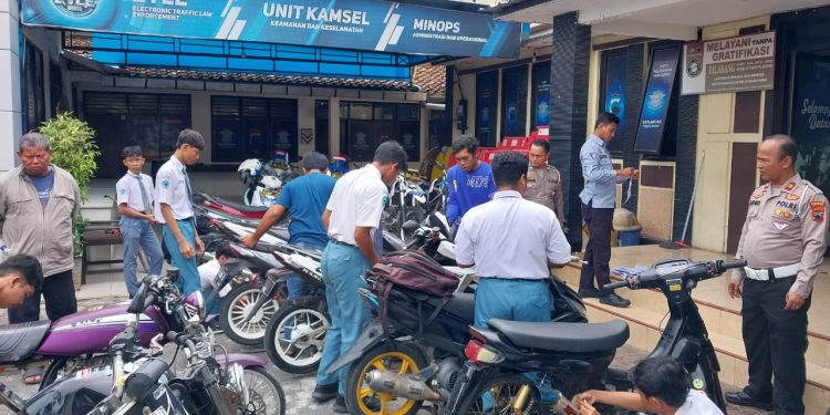 Ditertibkan Satlantas Polres Demak, Pengguna Knalpot Brong Diminta Ganti ke Knalpot Standar