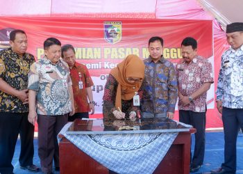 Resmikan Pasar Minggu Jungsemi, Bupati Berharap Mampu Tingkatkan Perekonomian Rakyat