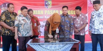 Resmikan Pasar Minggu Jungsemi, Bupati Berharap Mampu Tingkatkan Perekonomian Rakyat