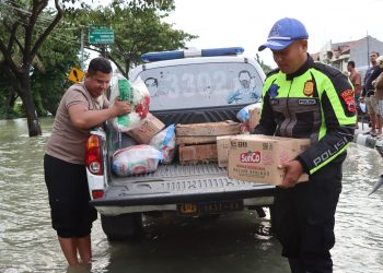 Banjir di Demak, Polres Demak Terjunkan Pasukan Untuk Evakuasi Korban