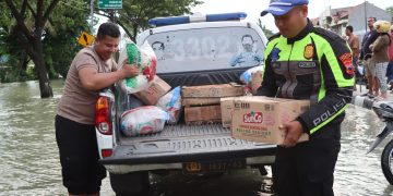 Banjir di Demak, Polres Demak Terjunkan Pasukan Untuk Evakuasi Korban