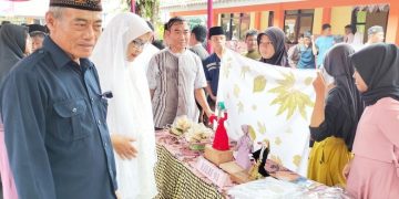 Pelajar SMP 8 Batang Berlatih Wirausaha