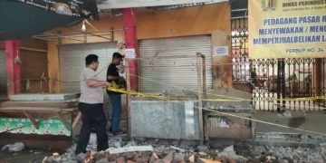 Atap Pasar Kedungwuni Ambruk