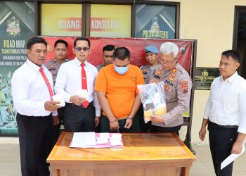Petugas Tangkap Pengedar Obat Terlarang
