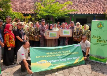 Warga Terdampak Banjir di Demak Mendapatkan Bantuan Logistik dari Kajati Jateng