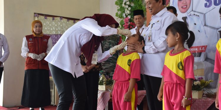Dua Tetes Vaksin Polio Selamatkan Anak dari Kelumpuhan