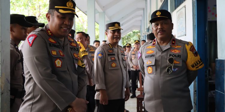 Pastikan Aman, Wakapolda Jateng Cek Proses Pemungutan Suara Susulan di Demak