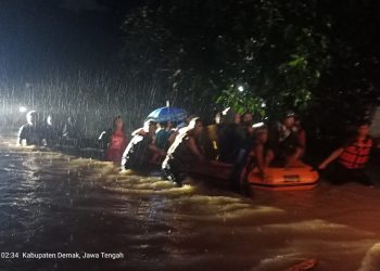 Banjir Landa Mranggen, Ratusan Warga Mengungsi