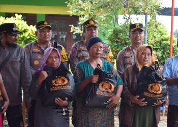 Polres Demak Salurkan Bantuan Kepada Korban Banjir Demak