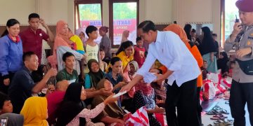 Presiden Jokowi Kunjungi Korban Banjir Demak