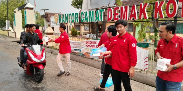 Rayakan Hari Jadi, GMNI Kota Wali Berbagi