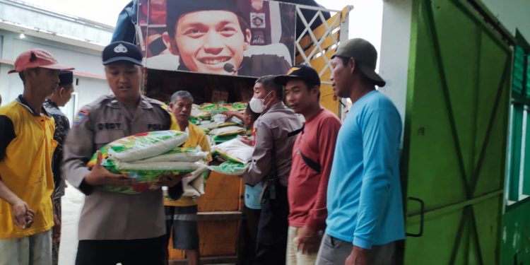 Kapolsek Gajah Terima Bantuan Dari Sabilu Taubah Blitar Untuk Korban Banjir