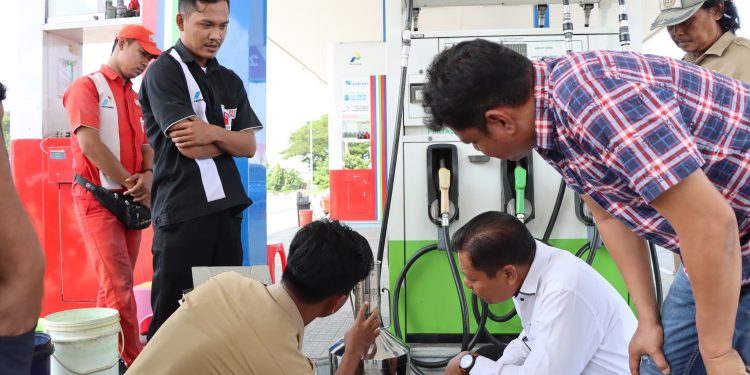 Pastikan Tidak Ada Kecurangan, Direskrimsus Polda Jateng Lakukan Pengecekan SPBU di Demak