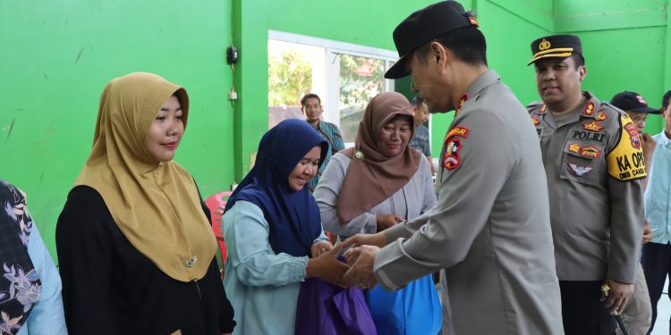 Korps Taruna Akademi Kepolisian Gelar Baksos Peduli Banjir