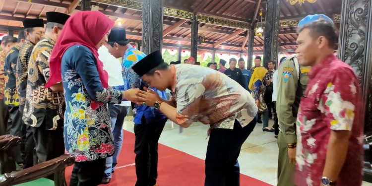 Bupati Hidupkan Tradisi Lama Halal Bi Halal Dengan Kades dan Perangkat