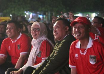 Nobar Bersama, Bupati Ingatkan Untuk Tetap Menjaga Kebersihan Alun-alun