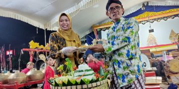 Bupati Buka Sosialisasi DBCHT Melalui Media Wayang