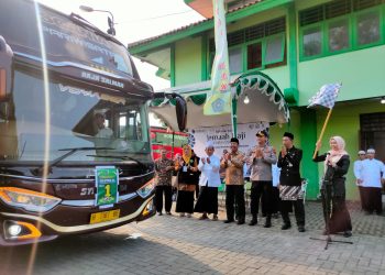 Usai Putari Alun-alun 7 kali, Jamaah Haji Asal Demak Diberangkatkan