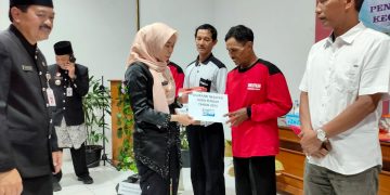 Bupati Serahkan Bantuan Untuk Nelayan Bonang dan Wedung