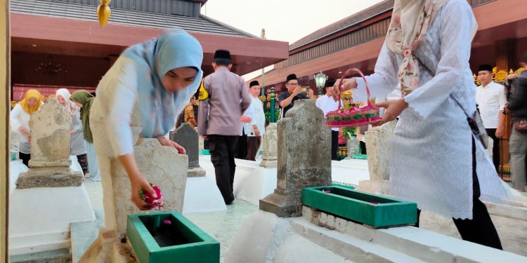 Bupati dan Forkopimda Ziarah ke Makam Para Wali