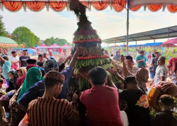 Bupati Apresiasi Apitan di Kunir