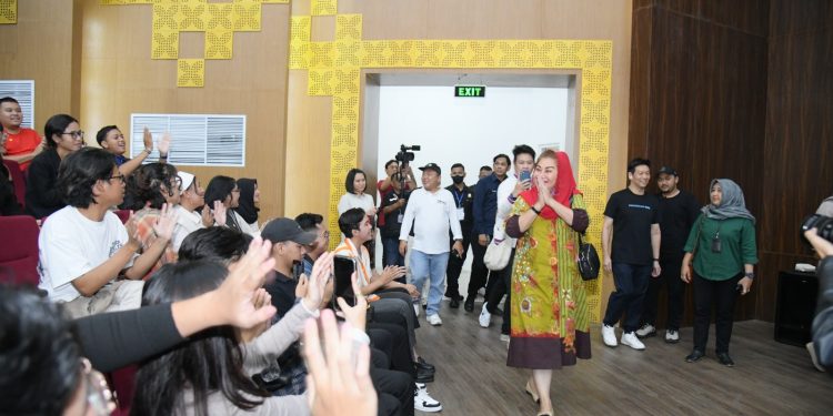 Mbak Ita Apresiasi Audisi Indonesian Idol XIII di Semarang