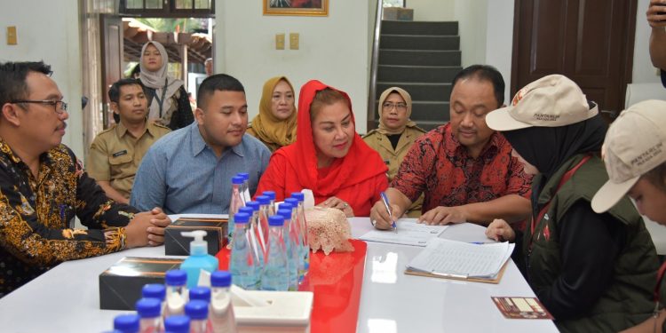 Petugas Pemutakhiran Data Pemilih Kunjungi Mbak Ita