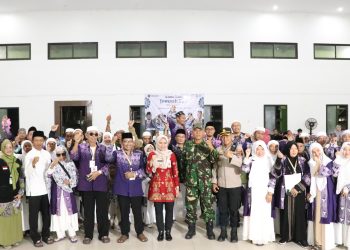 Bupati Sambut Jemaah Haji Kabupaten Demak Kloter 64 Debarkasi Solo