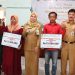 Bupati Eistianah Serahkan Bantuan RTLH Kepada Masyarakat