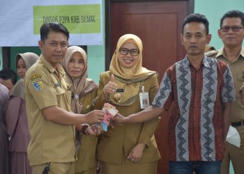 Ratusan Buruh Tani Tembakau di Demak Kembali Terima BLT DBHCHT