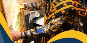 Tandatangani Lukisan untuk Sampul Buku Cerita Tanah Ulayat Hari Ini, Menteri AHY: Terus Perjuangkan Hak dan Kesejahteraan Masyarakat Adat