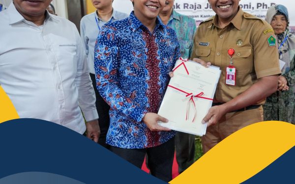 Selamatkan Setengah Triliun Aset Negara, Wamen ATR/Waka BPN Serahkan Sertipikat Tanah ke Pemkot Malang