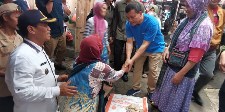 Cagub Ahmad Luthfi Jadi Solusi, Pedagang Pasar Muntilan Deklarasi Dukungan