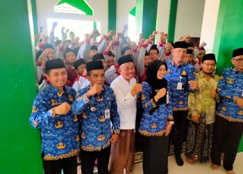 Kelola Sampah, Bupati Eistianah Gandeng Ponpes