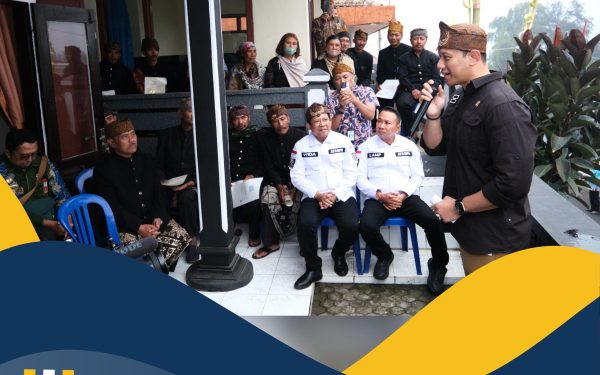 Serahkan Sertipikat Tanah Elektronik bagi Masyarakat di Kawasan Taman Nasional Bromo, Menteri AHY Harapkan UMKM Pariwisata Berkembang