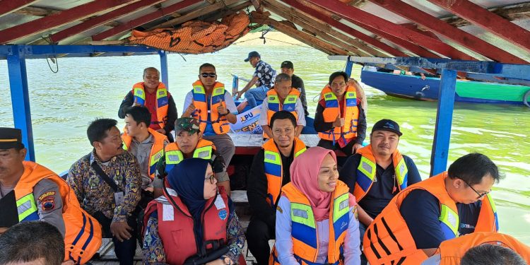 Jasa Tirta I Tebar Bibit Ikan dan Tanam Pohon di Waduk Kedungombo