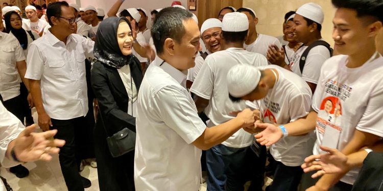 Kostum Pendukung Yoyok-Joss Serba Putih, Gambaran Kesejukan Pilwakot Semarang